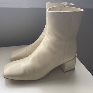 Vince Kaye leather Block Boot- size 8 (38) cream/off white